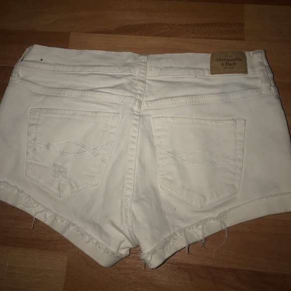 white abercrombie & fitch jean shorts - Picture 2 of 4